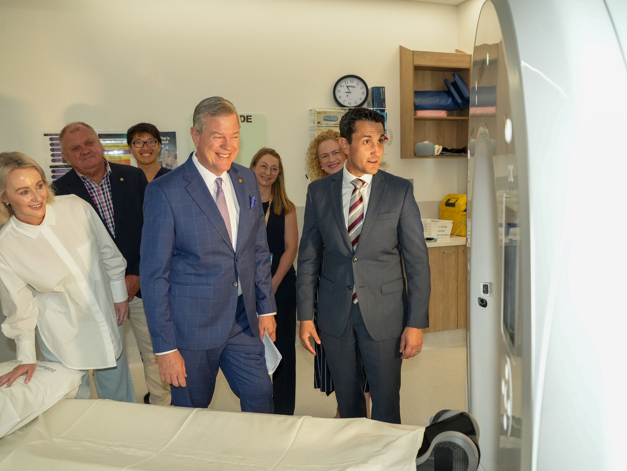 Premier, Minister Nicholls, Rebecca Young MP, Amanda Stoker MP and Russell Field MP with Redland hospital staff looking at new MRI machine