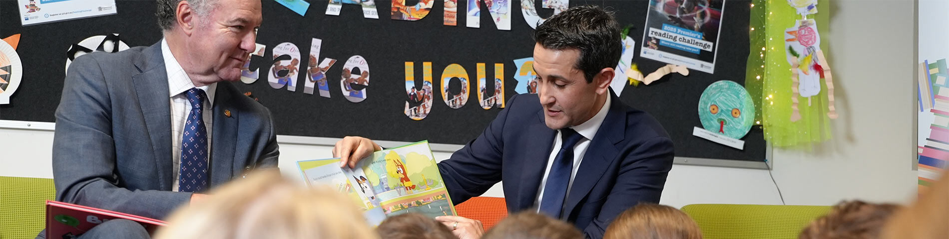 Premier and John-Paul Langbroek read to children at school.